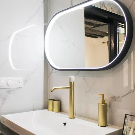 Apartment Charm And Comfort In The Heart Of The Marais *