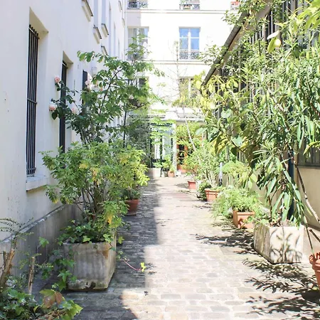 Charm And Comfort In The Heart Of The Marais Apartment