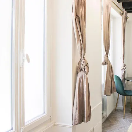 Charm And Comfort In The Heart Of The Marais Apartment *