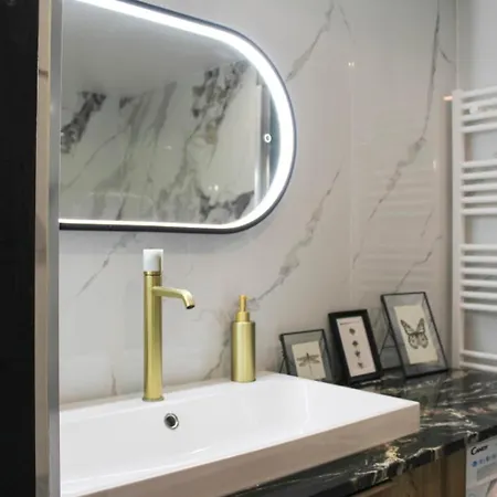Apartment Charm And Comfort In The Heart Of The Marais *