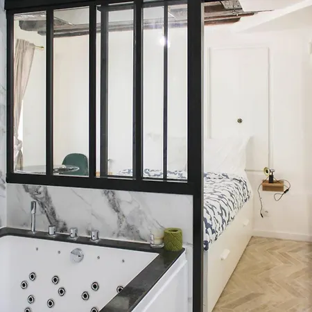 Charm And Comfort In The Heart Of The Marais * Paris