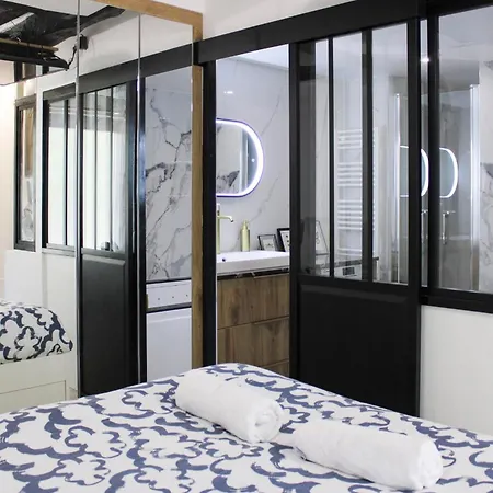Charm And Comfort In The Heart Of The Marais Apartment