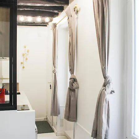 Charm And Comfort In The Heart Of The Marais Apartment